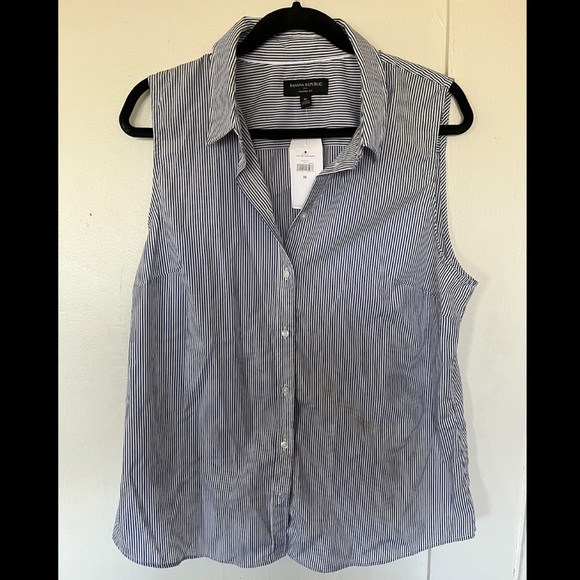 Banana Republic Tops - NWT Banana Republic Tailored Fit Button Down Sleeveless Blouse